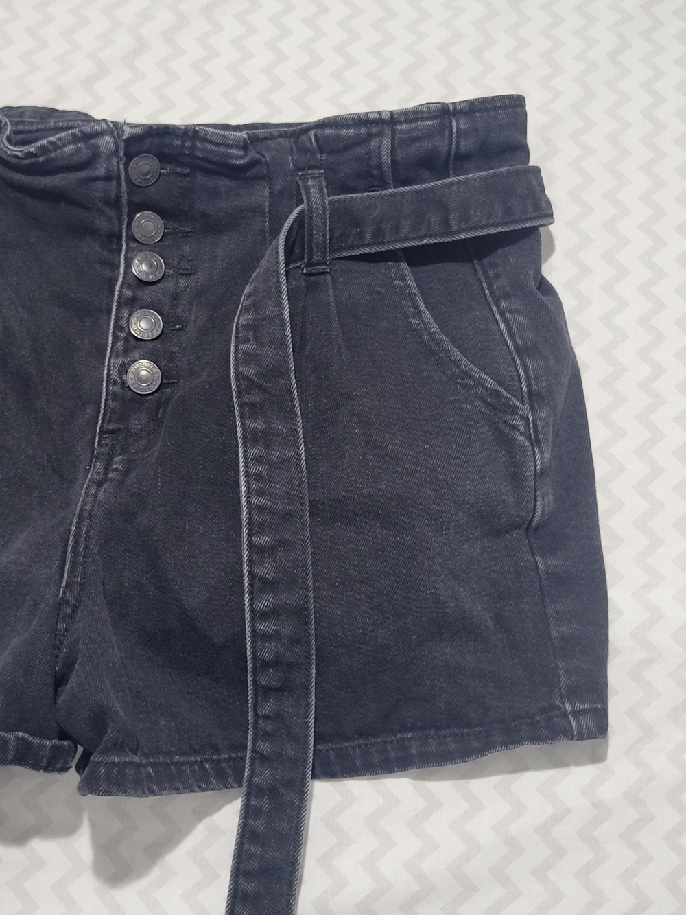 American Eagle Outfitters Black Denim Shorts with Belt Sz 4 - Picture 4 of 13